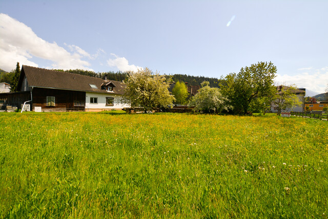 Großes und sonnig gelegenes Baugrundstück in schöner Lage