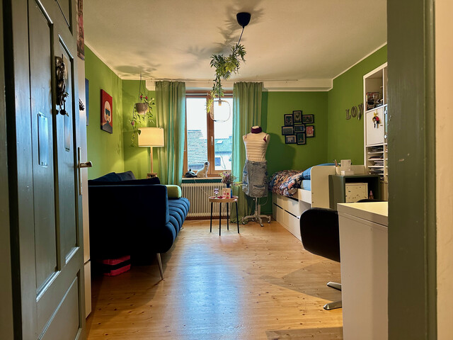 Großzügiges Wohnhaus mit großer Tenne mitten in Gisingen