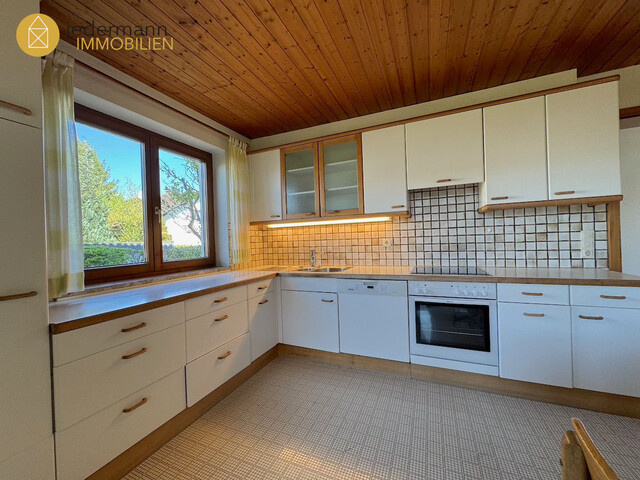 HARD: HAUS MIT CHARME UND TRAUMHAFTEM GARTEN