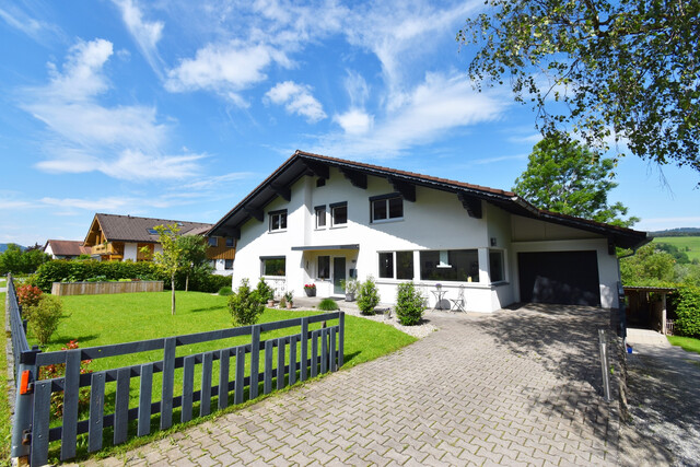 Wunderschönes Einfamilienhaus mit großem Garten inkl. eigenem Pool