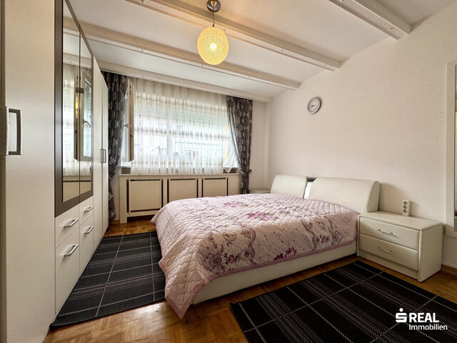 Modernisiertes Mehrfamilienhaus mit zwei großzügigen Wohnungen