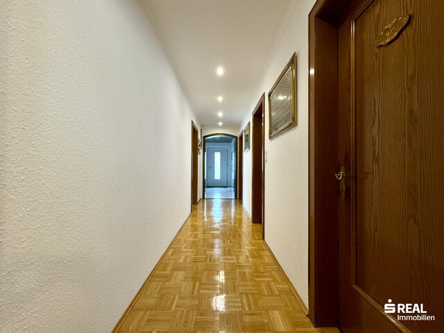 Modernisiertes Mehrfamilienhaus mit zwei großzügigen Wohnungen