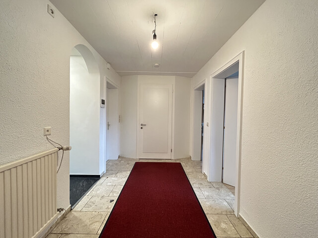 (5) Zimmer-Wohnung  |  Meiningen  |  teilweise renoviert  |  Balkon  |  Garagenplatz