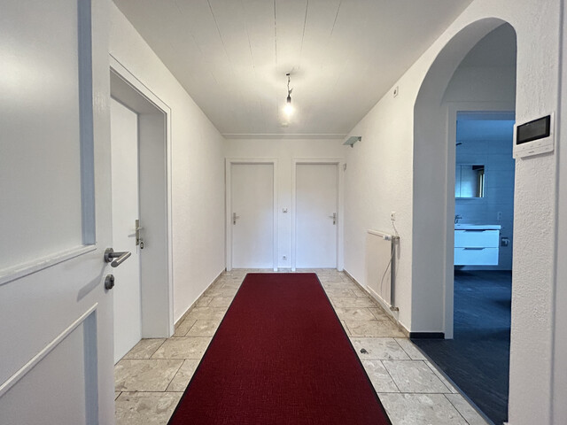 (5) Zimmer-Wohnung  |  Meiningen  |  teilweise renoviert  |  Balkon  |  Garagenplatz