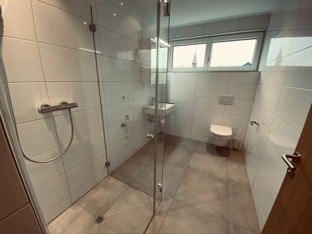 Hochwertig ausgestattete 2-Zimmer Wohnung mit Balkon in Kleinwohnanlage