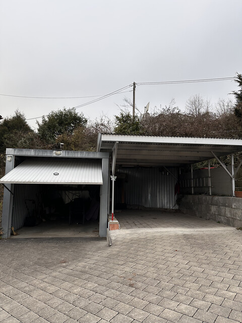 Altbau Dachgeschosswohnung mit Balkon, Garten, Stauraum &amp; Parkplatz!