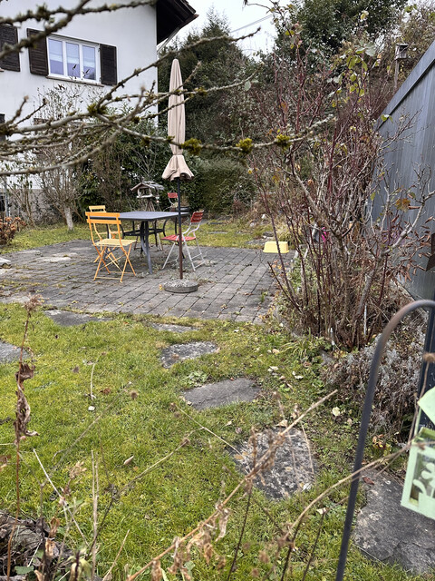 Altbau Dachgeschosswohnung mit Balkon, Garten, Stauraum &amp; Parkplatz!