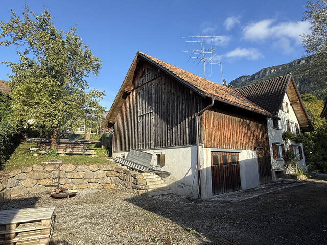 Haus mit Scheune und viel Potenzial / 950m2 Grundstück in Hohenems