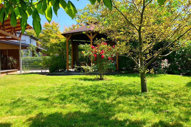 Gartentraum! Neuwertiges Einfamilienhaus mit tollem Garten in idyllischer Lage