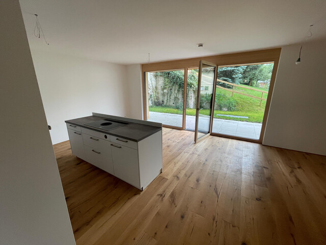 Hochwertige Gartenwohnung in Neubau (2023)