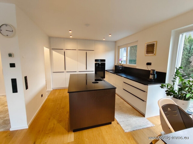 Stilvolles Einfamilienhaus mit Einliegerwohnung, Designausstattung & Traumgarten