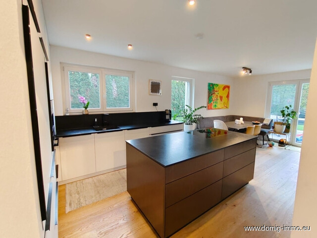 Stilvolles Einfamilienhaus mit Einliegerwohnung, Designausstattung & Traumgarten