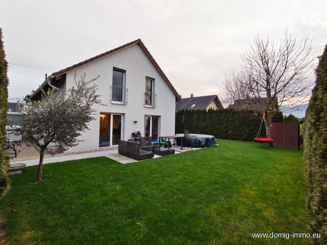 Stilvolles Einfamilienhaus mit Einliegerwohnung, Designausstattung & Traumgarten