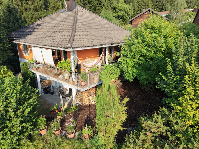 Wohnen in einzigartiger Naturlage – stielvolles Einfamilienhaus am Waldrand mit Einliegerwohnung in Hörbranz