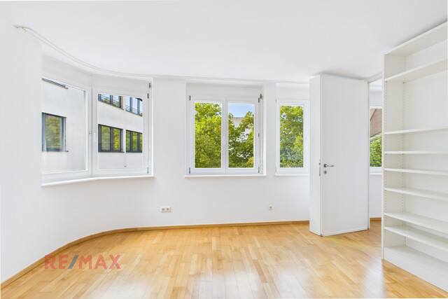 Innenstadt-Luxus: 247 m² pure Eleganz auf zwei Wohnebenen