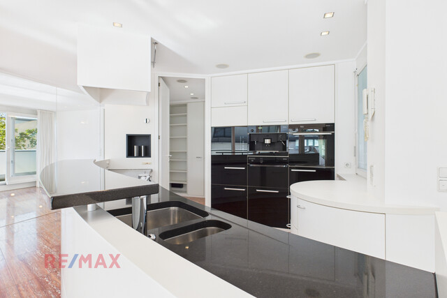 Innenstadt-Luxus: 247 m² pure Eleganz auf zwei Wohnebenen