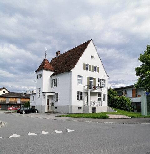 Charmante 3 Zi. Dachwohnung, zentral im Herzen Lustenaus