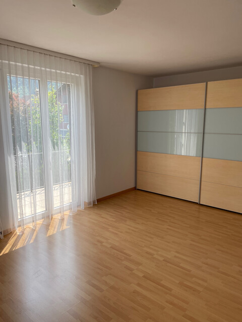 geräumige, helle   4 Zimmer Wohnung   mit separater Küche, Balkon, großes Bad
