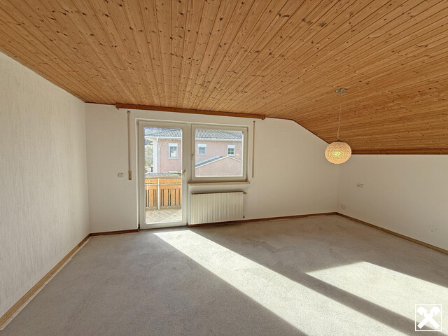 Großzügiges Wohnhaus mit Einzelgarage