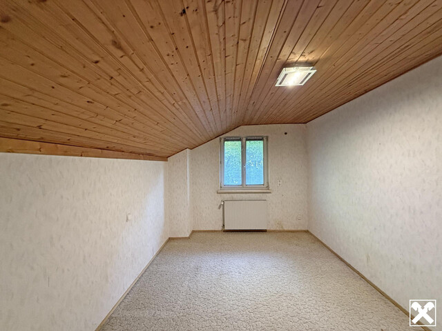 Großzügiges Wohnhaus mit Einzelgarage
