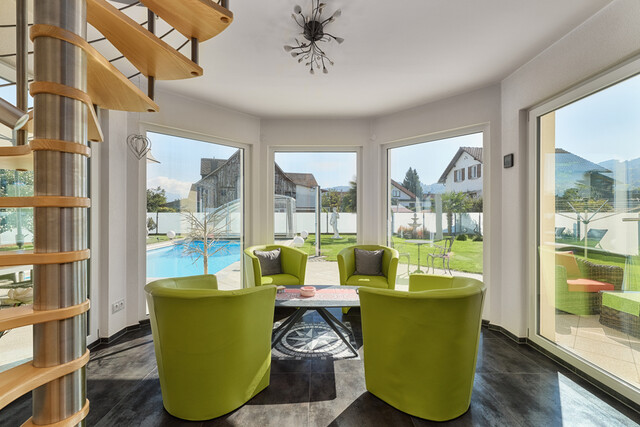 Mediterraner Bungalowtraum mit Pool