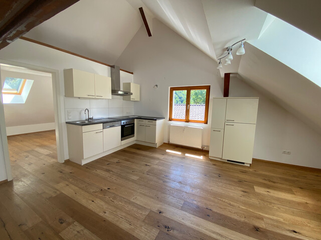 Privatvermietung: Liebevolle 4,5-Zimmer-Wohnung im 2. OG (ohne Lift) mit möglicher Gartennutzung