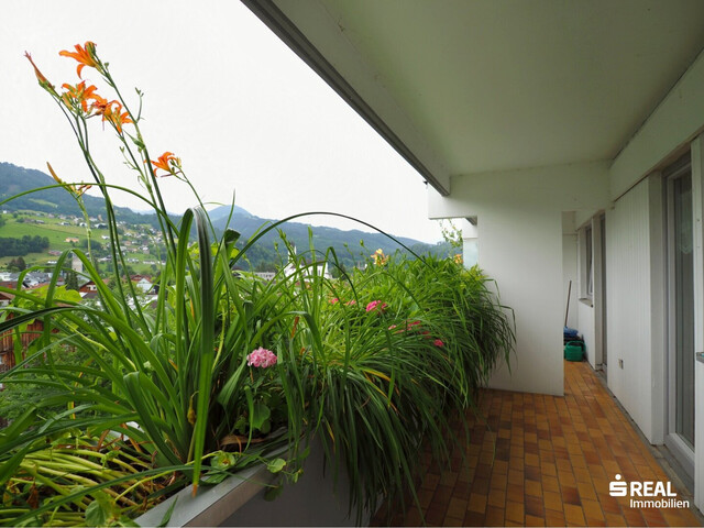 Großzügige 3,5-Zimmer-Dachgeschoßwohnung mit Weitblick!