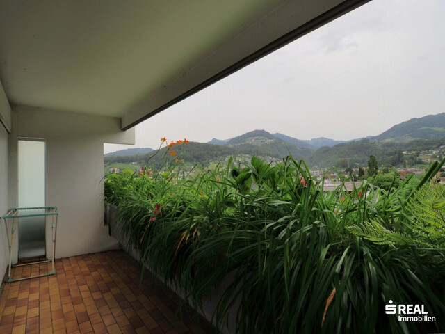 Großzügige 3,5-Zimmer-Dachgeschoßwohnung mit Weitblick!