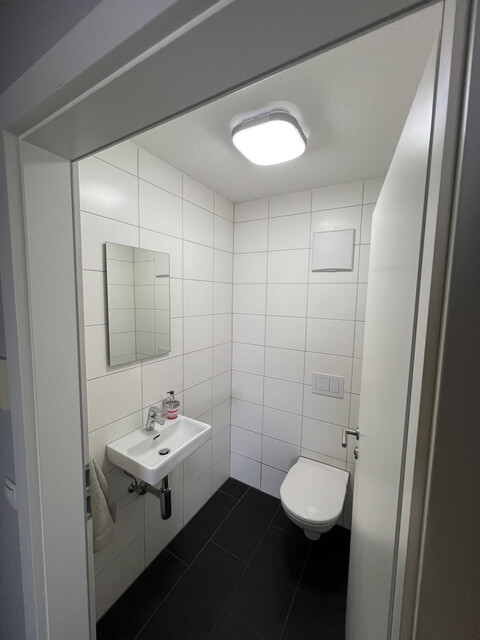 Schöne, helle, möblierte 4 Zimmer-Wohnung 