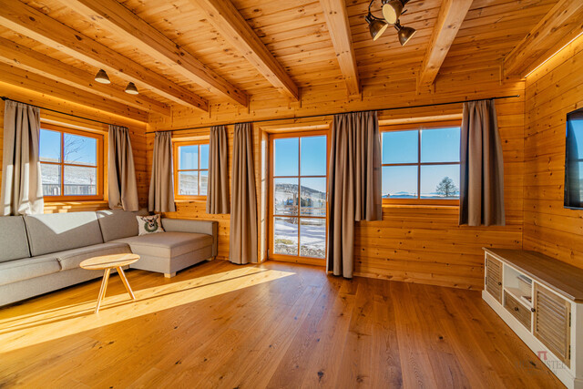 Neuwertiges Chalet Dorf mit Alm-Gasthof in bester Lage am Falkert - direkt neben der "Heidi-Alm"