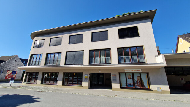 Interessante und vielseitige Büro- und Geschäftsfläche in zentraler Lage zu verkaufen
