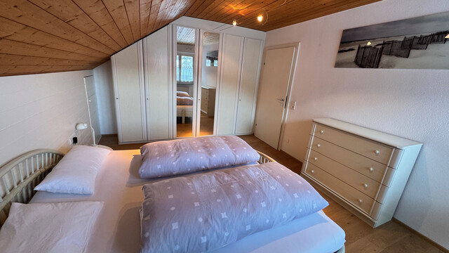 Große  helle 4 Zimmer Dachgeschosswohnung mit Aussicht, 2  Balkonen, Carport und viel Stauraum 