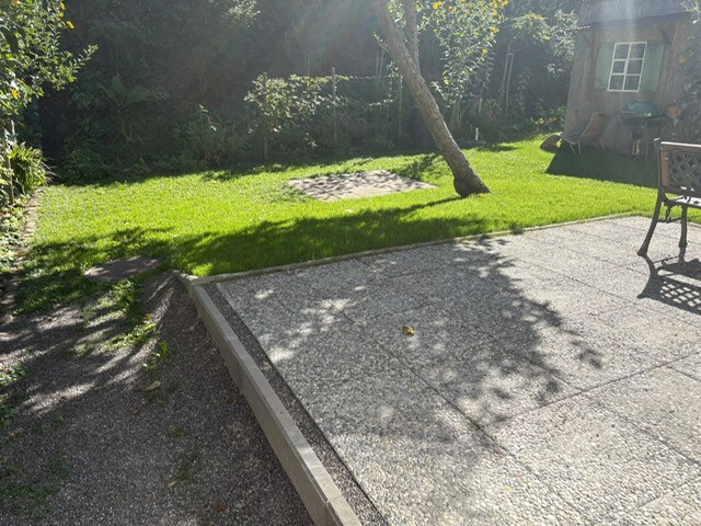 DREIZIMMERGARTENWOHNUNG mit Garage, 4 Stellplätzen, 16 m² Terrasse, 120 m² Garten und Abstellraum