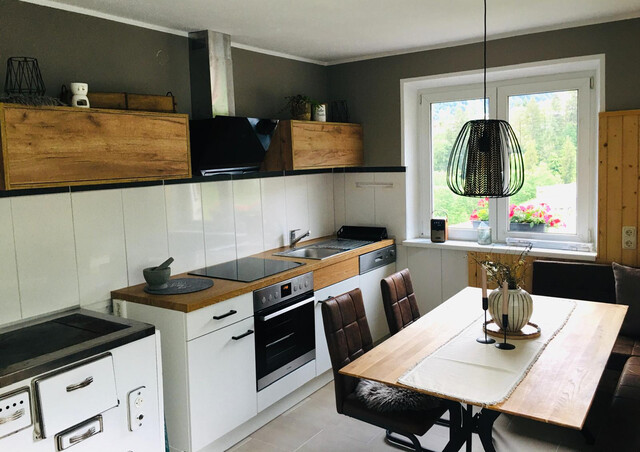 Neu renovierte 4-Zimmer Wohnung 100m² mit Balkon & Garage in Top-Lage!