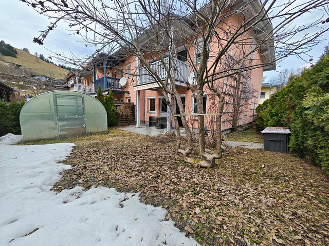 "MODERN LIVING" MIT EIGENEM GARTEN IN SONNIGER LAGE