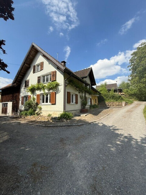 Charmantes Bauernhaus in Hohenems: Ihr Renovierungsprojekt mit Garten und Garage !