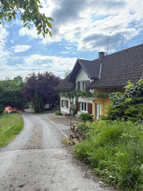 Charmantes Bauernhaus in Hohenems: Ihr Renovierungsprojekt mit Garten und Garage !