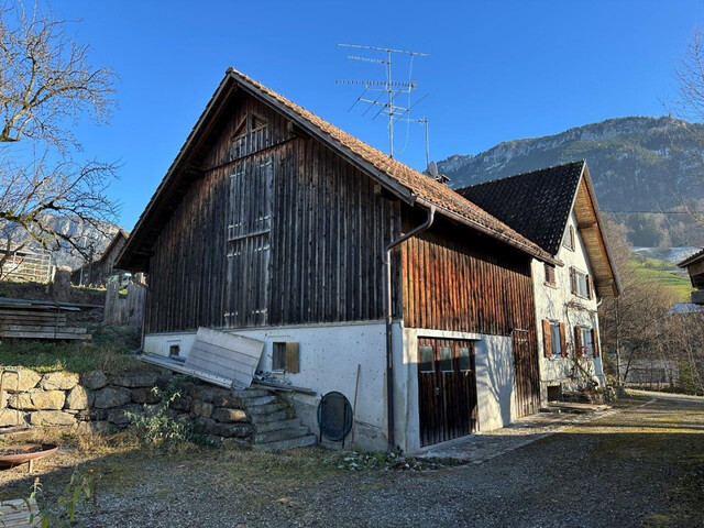 Charmantes Bauernhaus in Hohenems: Ihr Renovierungsprojekt mit Garten und Garage !