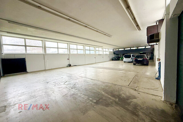 Raum für Wachstum: Lager- und Produktionsfläche mit Büro in Hard