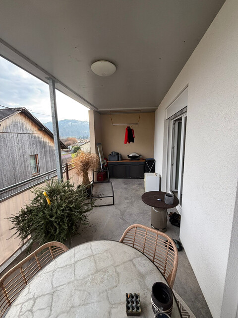 Moderne 2-Zimmer Dachgeschosswohnung mit großem Balkon und Carport