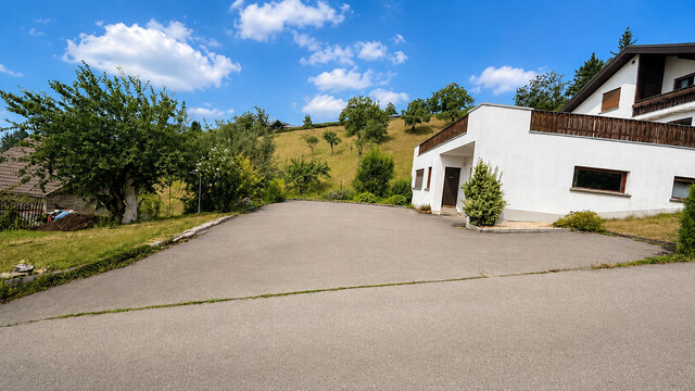 Großzügiges Wohnhaus mit Bodenseesicht, 160 m² Terrasse und sechs Stellplätzen in Bregenz