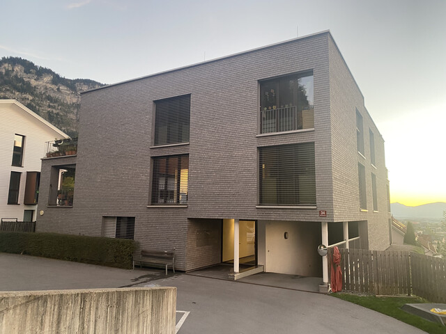 Terrassenwohnung mit großzügiger Loggia  umd 2 TG Parkplätze