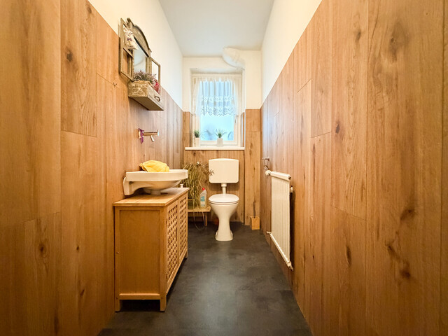 Großzügiges Wohnhaus mit Einliegerwohnung, Werkstatt und viel Potenzial