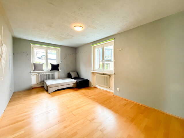 Großzügiges Wohnhaus mit Einliegerwohnung, Werkstatt und viel Potenzial