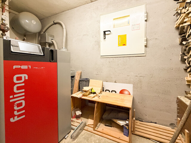 Großzügiges Wohnhaus mit Einliegerwohnung, Werkstatt und viel Potenzial