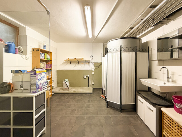 Großzügiges Wohnhaus mit Einliegerwohnung, Werkstatt und viel Potenzial