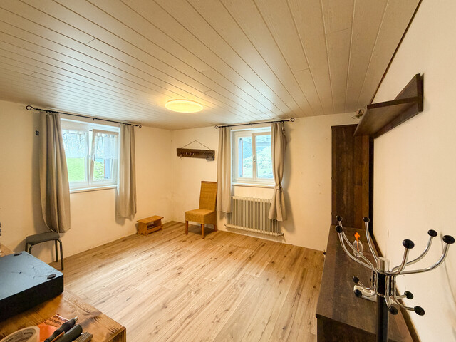 Großzügiges Wohnhaus mit Einliegerwohnung, Werkstatt und viel Potenzial