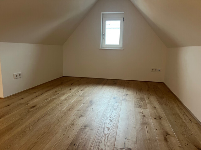 Generalsanierte 2-geschossige Innenstadtwohnung mit 132 m² und Terrasse!