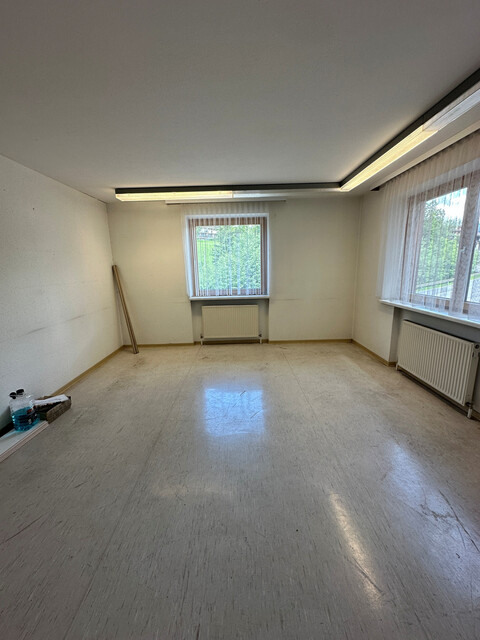 Große Geschäftsräumlichkeit in gepflegtem Zustand 