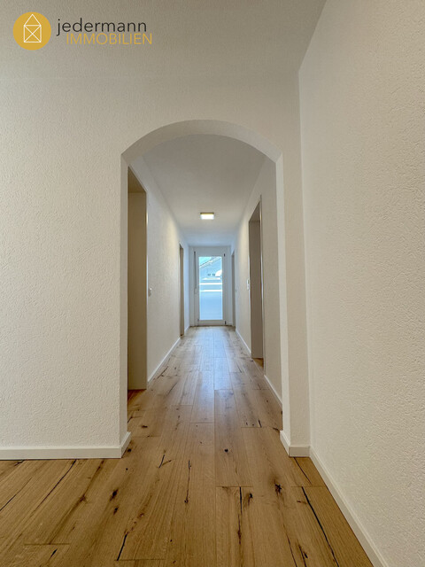 BLUDESCH: CHARMANTE 4-ZI.WHG. MIT WINTERGARTEN, SCHWEDENOFEN UND SAUNA!